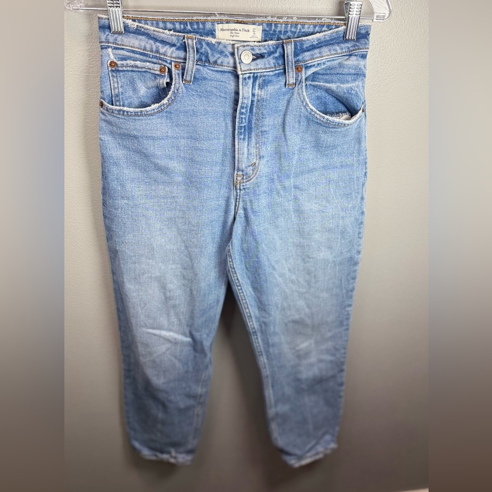 Abercrombie & Fitch • The Mom High‎ Rise Jeans Size 4 Short